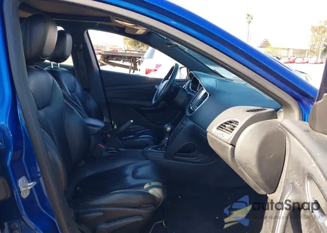 2013 Dodge Dart Limited z USA, uszkodzony, nr VIN 1C3CDFCA1DD299378